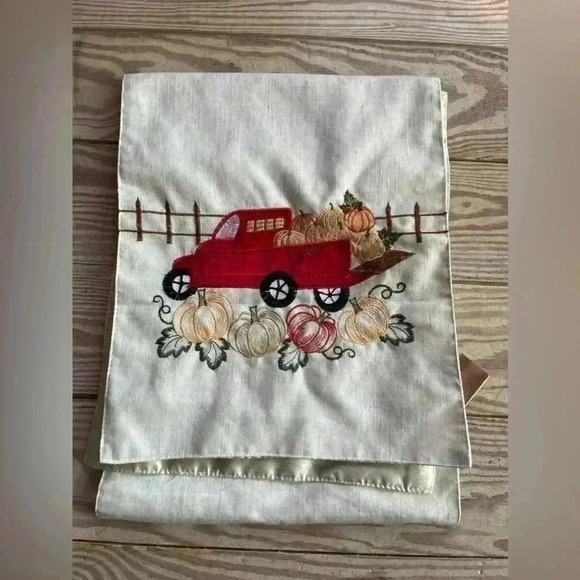 Vogue collections table runner - Picture 1 of 2